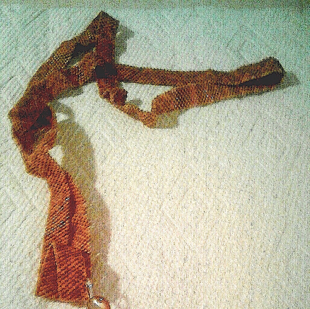 A beaded Mother of pearl and coin shell gemstone necklace - Picture 2 of 2